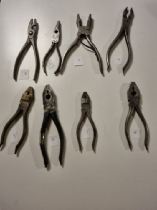 A set of vintage shoemakers lining pliers from the 1940s, displayed in various sizes with visible signs of use.